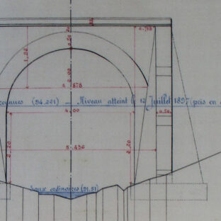 Plan élévation du pont (1898), portant mention de la hauteur d'eau usuelle et de celle de la crue de juillet 1897-ADHV 2S1146