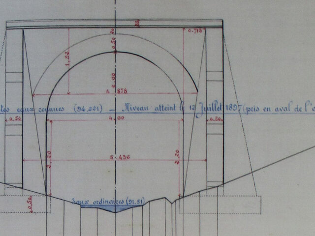 Plan élévation du pont (1898), portant mention de la hauteur d'eau usuelle et de celle de la crue de juillet 1897-ADHV 2S1146